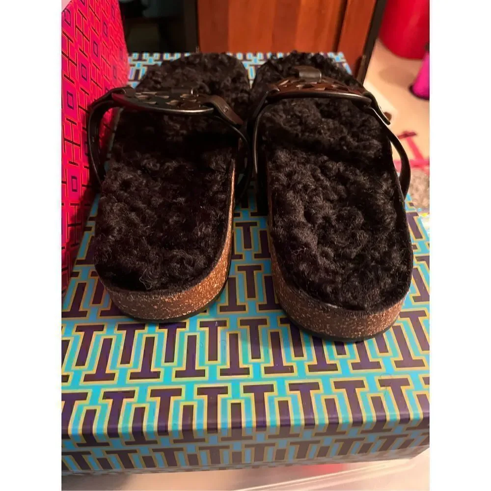 NIB Tory Burch Miller Cloud Shearling Medallion Thong Sandals